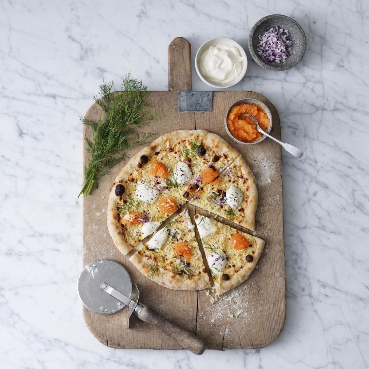 Hvit pizza med Västerbottenost® og löjrom