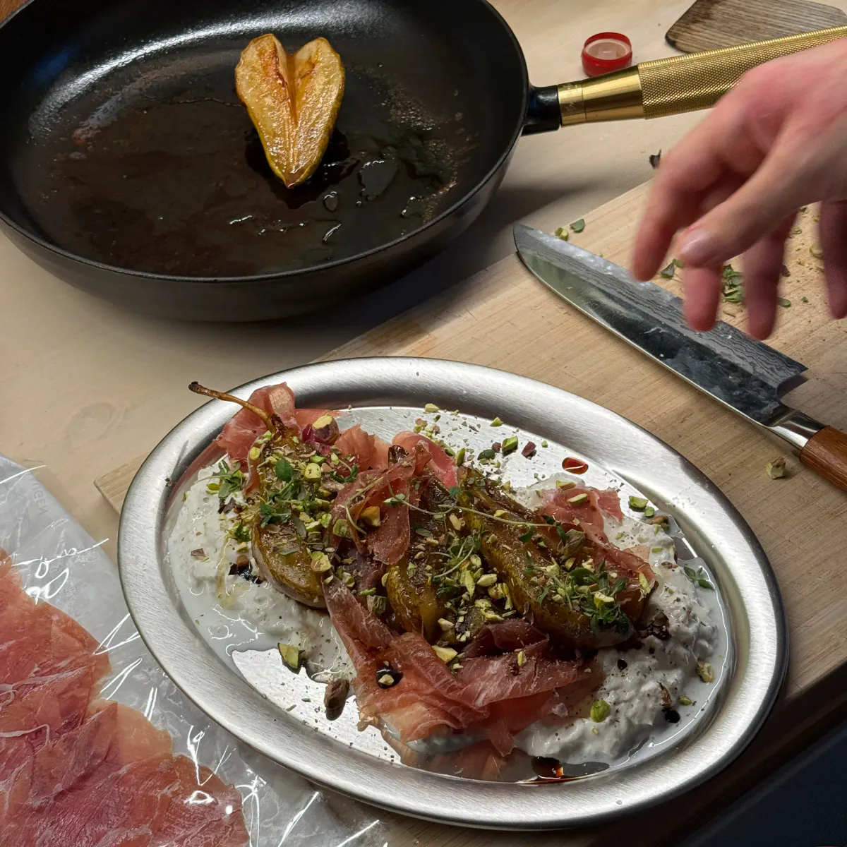 Balsamicostekte pærer med Prosciutto di Parma og Burrata